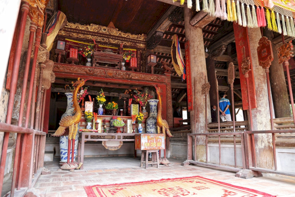 Mong Phu Communal House is used for festivals, village meetings, and religious ceremonies